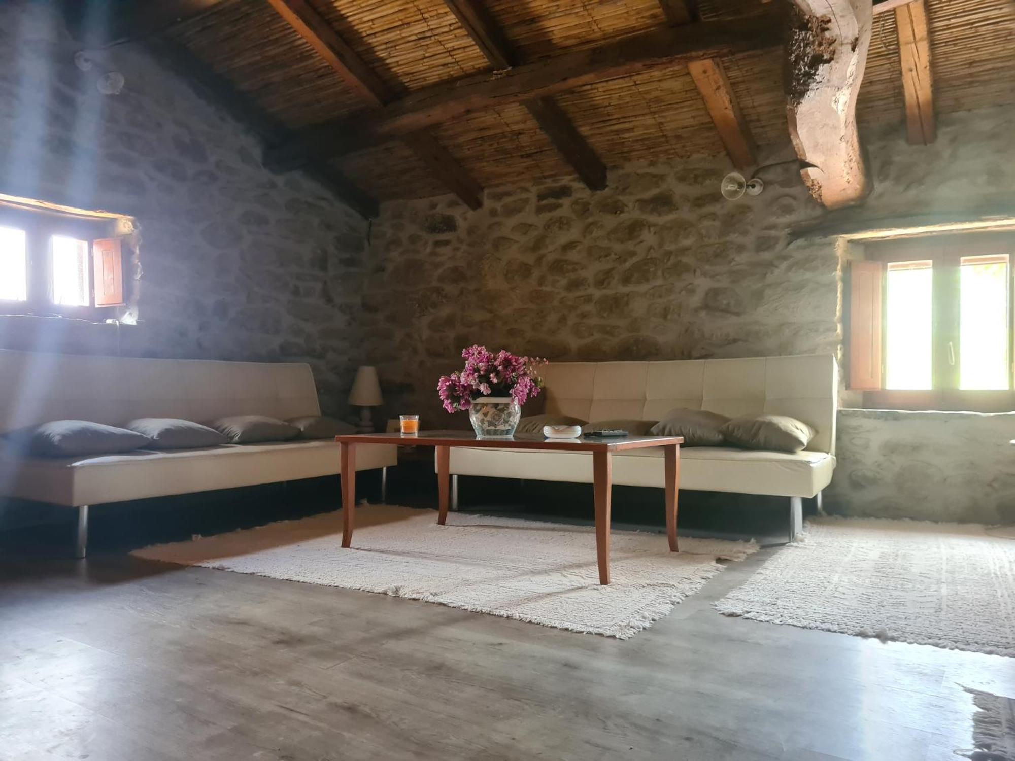 Вилла Casa Di Pietra Usellus Экстерьер фото